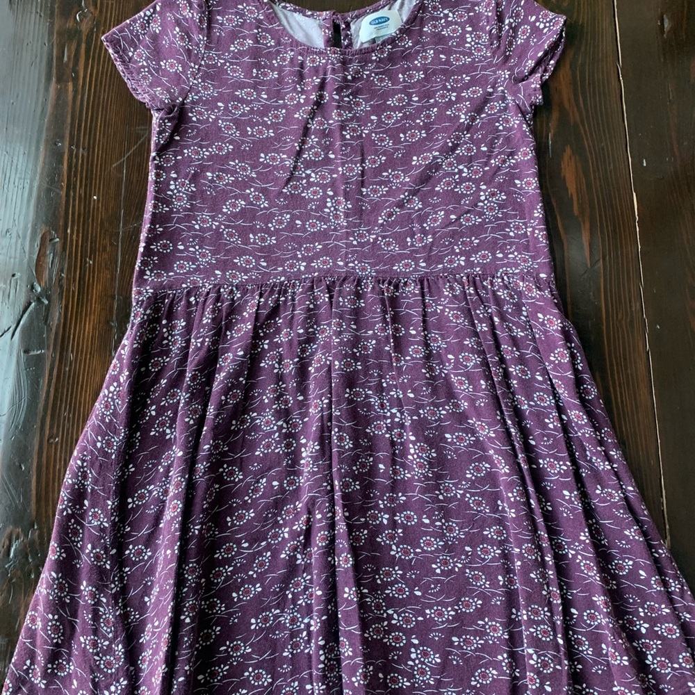 Old Navy girls floral dress. Size 6-7 in great condition.